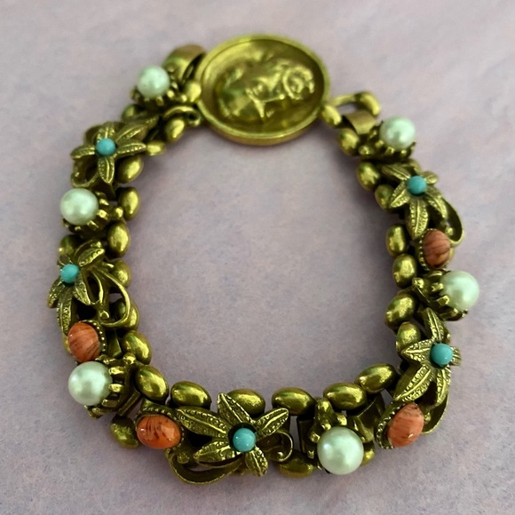 Nautical themed vintage costume bracelet. - Picture 1 of 6